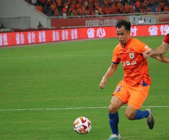 怎么办？怎么办啊？你们爹进了大牢，天要塌了啊……妇人六神无主，坐在那喃喃着。